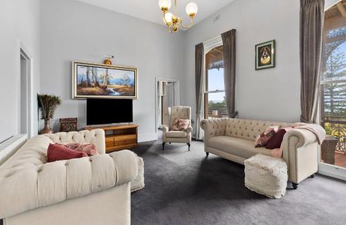 Queenscliff Apartment | Pelicans at the Ozone