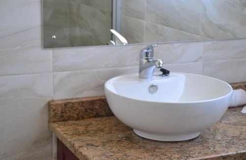 Harare House | Pemabwe Guest Lodge