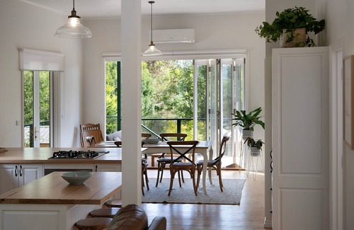 Daylesford Cottage | Pembroke Cottage- modern comforts and scenic views