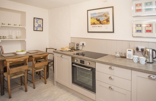 Llithfaen Cottage | PEN Y GROES, pet friendly, character holiday cottage in Llithfaen