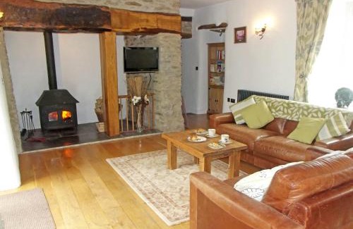 Llanfyrnach House | Penalltcych Farmhouse Abercych