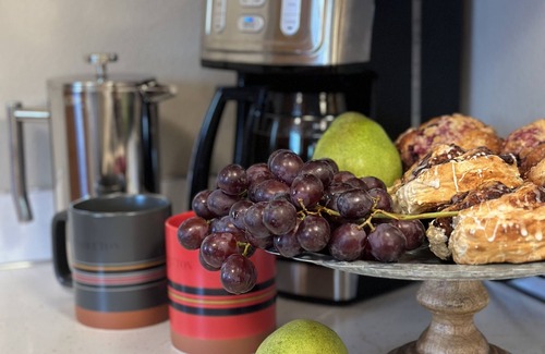 College Place House | Pendleton House - Complimentary Wine Tasting