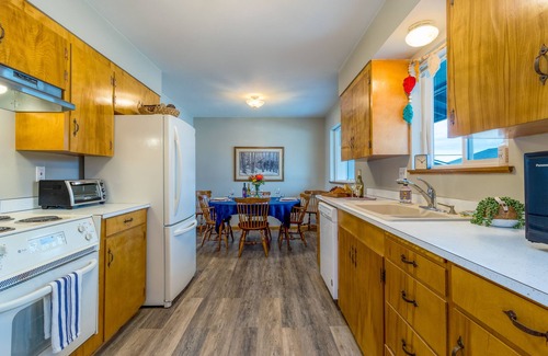 College Place House | Pendleton House - Complimentary Wine Tasting
