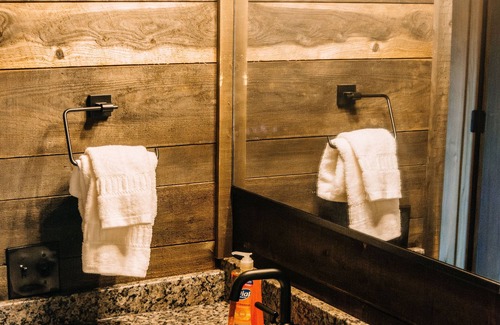 Last Chance Cabin | Pendleton Pointe Cabin #B