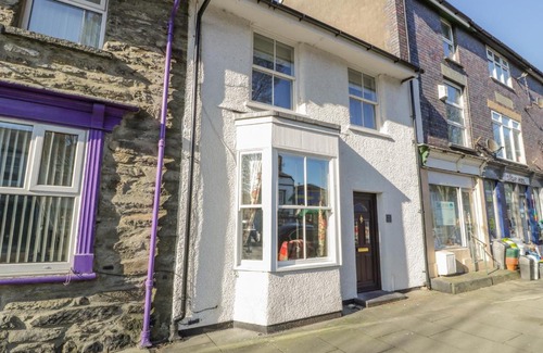 Bala House | Penllyn House