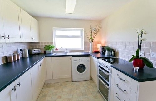 Ty Croes Cottage | Penlon - a dog that sleeps 4 guests in 2 bedrooms