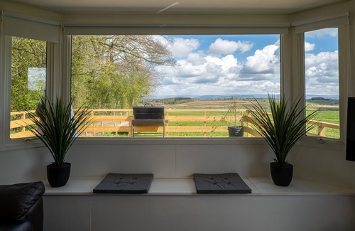 Penrith Cabin | Pennine View - Fantastic views with outdoor bathtub