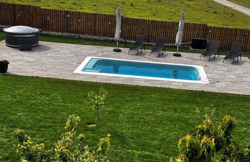 Cristian House | Pensiunea Artemis