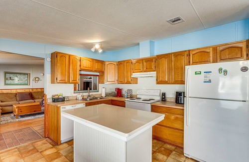 Bayou Grande Villa House | Pensacola Home w/Private Dock - 7 Mi to Beaches