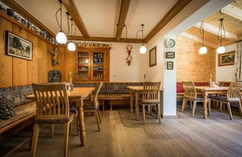 Siegsdorf House | Pension Gimpl, Chiemgaukarte neu