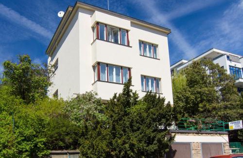 Prague 8 House | Pension Karnet