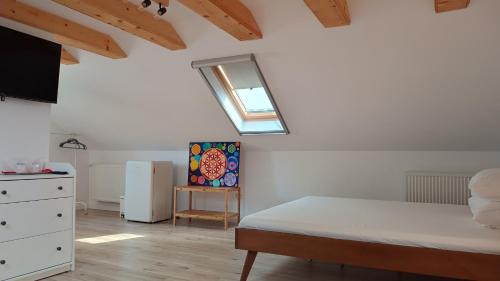 Douazeci si Trei August House | Pension Nina