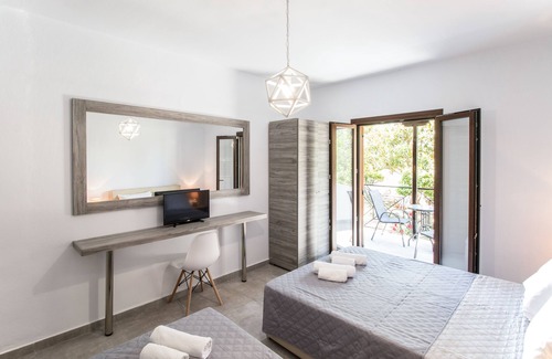 Agia Paraskevi House | Pension Strawberry