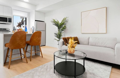 Niagara Falls Apartment | Penthouse 2BR w/Rooftop, Parking & Mins to Falls!