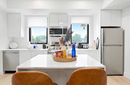 Niagara Falls Apartment | Penthouse 2BR w/Rooftop, Parking & Mins to Falls!