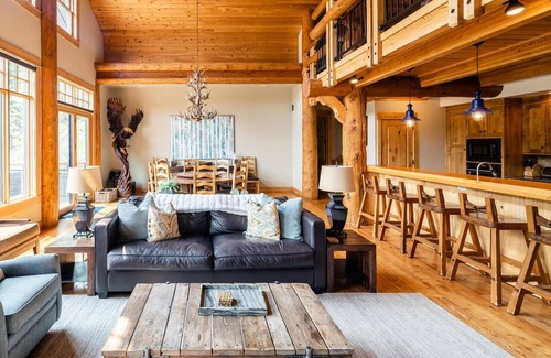 Saddle Ridge Cabin | Penthouse 3 (3-Bedroom) with Mountain view by Moonlight Basin Lodging