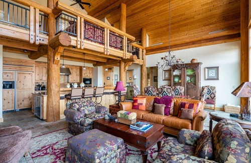 Saddle Ridge Cabin | Penthouse 4 (3-Bedroom) with Mountain view by Moonlight Basin Lodging