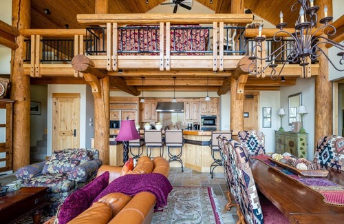 Saddle Ridge Cabin | Penthouse 4 (3-Bedroom) with Mountain view by Moonlight Basin Lodging