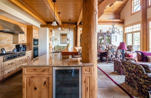 Saddle Ridge Cabin | Penthouse 4 (3-Bedroom) with Mountain view by Moonlight Basin Lodging