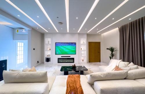 Agbogba Apartment | PENTHOUSE at THE ROSEDALE
