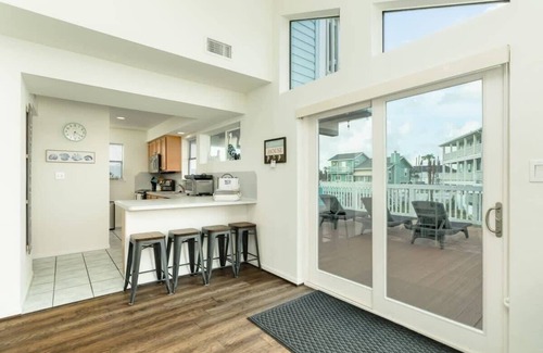 Isla Del Sol House | Penthouse-like views of Gulf, Beach & Bay!