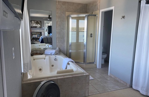 Arnolds Park Condo | Penthouse Suite, gorgeous West Lake Okoboji views, 1 BDRM above shopping center