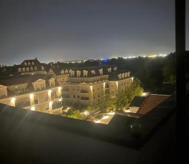 Le Blanc-Mesnil Apartment | PENTHOUSE Terrasse Jacuzzi 6 voyageurs