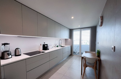 Carcavelos Apartment | Penthouse w/private Rooftop,Whirlpool, BBQ, Sauna
