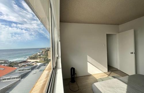 Tamarama Apartment | Penthouse with Beach View