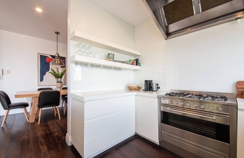 St Kilda Apartment | Penthouse with City Views on Chapel