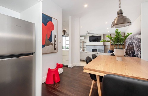 St Kilda Apartment | Penthouse with City Views on Chapel