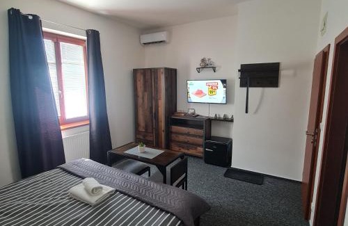 Kyje House | Penzion a Restaurace Simanda