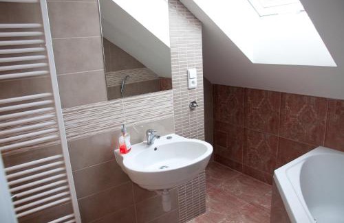 Nove Veseli House | Penzion Pohanka