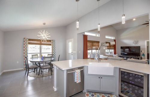 Dickinson House | Pepe's Place - Newer Home w/heated Spa Pool, close to Galveston Island & Houston