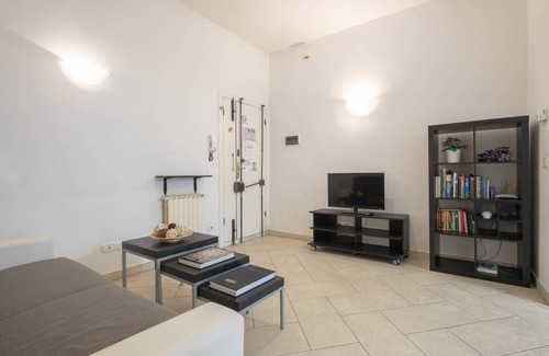 Sant' Ambrogio Apartment | Pepi 1 bedroom apartment
