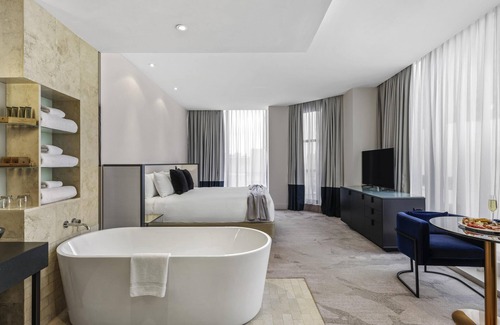 Adelaide Central Business District Hotel | Peppers Waymouth Adelaide