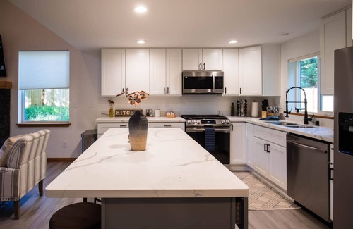 Paradise Estates Cabin | Perch - Modern & Tranquil 3BR Cabin