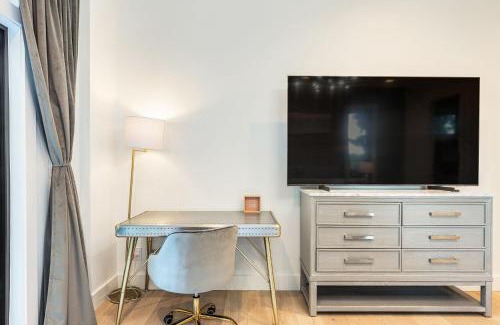 West Bellevue House | Perch - Private Room in Shared Home: Bellevue Splendor Birch Room