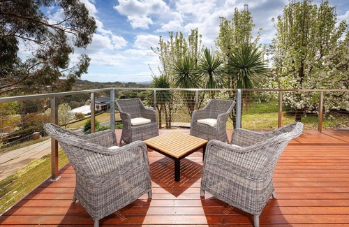 Wodonga House | Peregrine Pool Paradise - Outstanding four bedroom family home with pool!