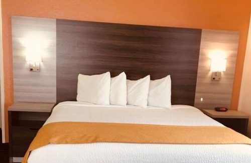 Monterey Hotel | PERFECT 1 KING BED ROOM @HEART OF MONTEREY