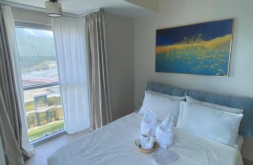 Tambo Apartment | Perfect 1BR With Magnificant Bayview Garden View Near Okada, Solaire, Aiports, FREE PARKING