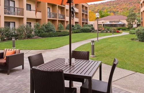 Mahwah House | Perfect Base for Visits to Ramapo Powerlinez Climbing Area! 4 Units w/ Parking!