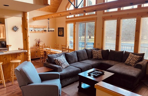 Redmond Ski Chalet | Perfect Central Oregon Chalet