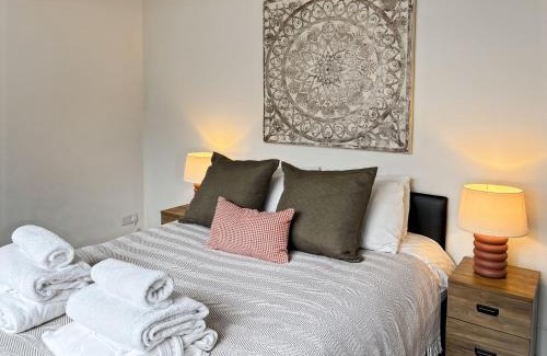 Woodingdean House | Perfect Couple Retreat To Relax With Hot Tubsauna