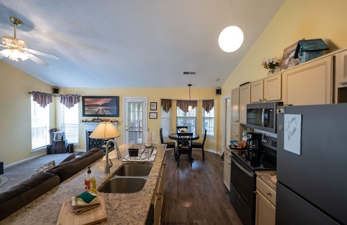 Lithonia House | Perfect Family Get Away/Fenced Backyard/Minutes to Stone Mountain Park!
