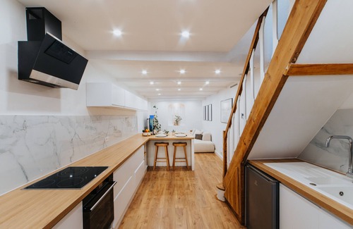 Antibes Old Town Apartment | Perfect family-oriented and renovated townhouse in the old Antibes