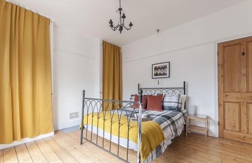 Exeter House | Perfect for contractors and families!