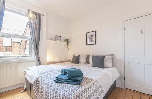 Exeter House | Perfect for contractors and families!