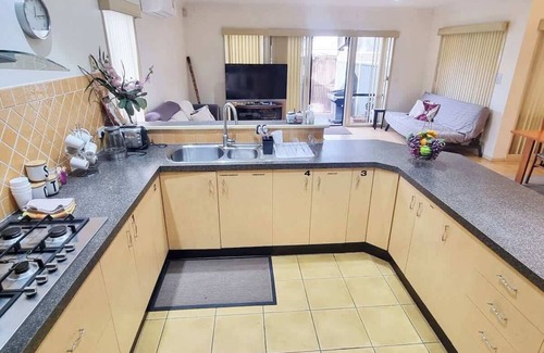 Sunshine North House | Perfect for Families & WorkCrews - Big 5Br,3 Baths