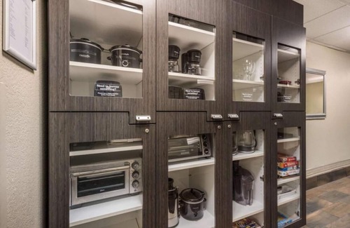 North Arlington Hotel | Perfect for Groups! 4 Units with Full Kitchens, Pets are Welcome!